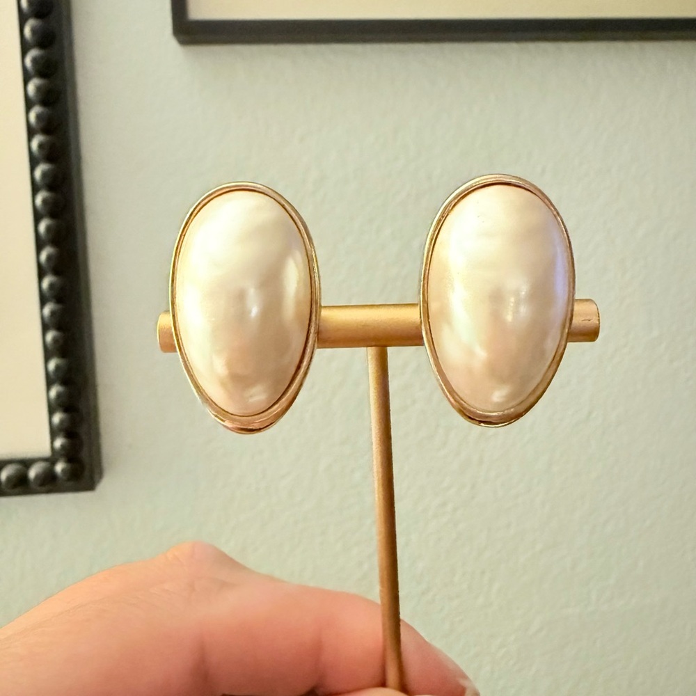 Vintage Les Bernard Large Gold Tone Faux Pearl Oval Clip On Earrings GORGEOUS!